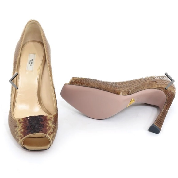 Vintage ⭐️ Gold ⭐️ Sequin Prada heels - Picture 5 of 13